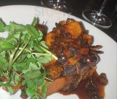 Avenue Restaurant & Bar