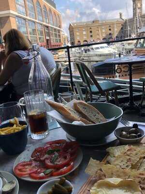 Cote St Katharine Docks