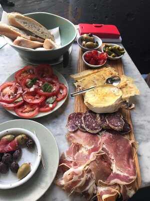 Cote St Katharine Docks