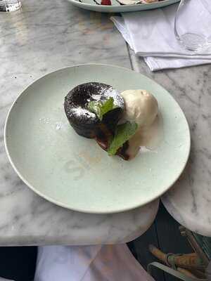 Cote St Katharine Docks