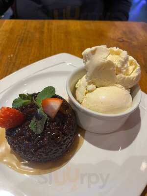 The Three Greyhounds