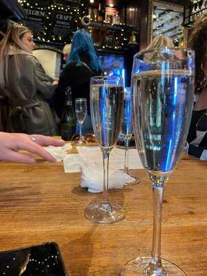 The Three Greyhounds