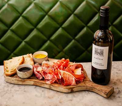 Theo's Simple Italian