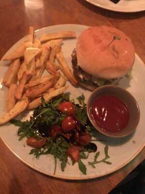 Bella Bar & Restaurant