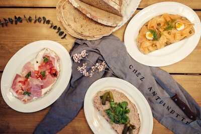 Chez Antoinette Victoria