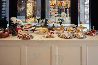 Chez Antoinette Victoria