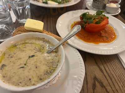 Chez Antoinette Victoria