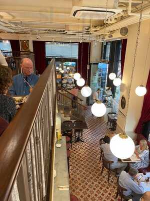 Chez Antoinette Victoria