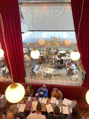 Chez Antoinette Victoria