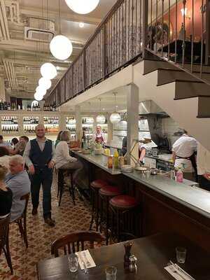 Chez Antoinette Victoria