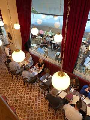 Chez Antoinette Victoria