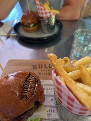 Maxwell's Bar & Grill