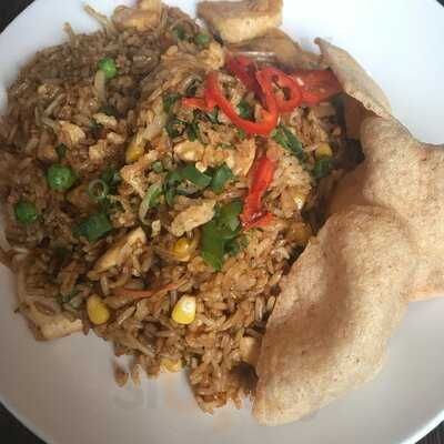 Chi Noodles & Wine Bar