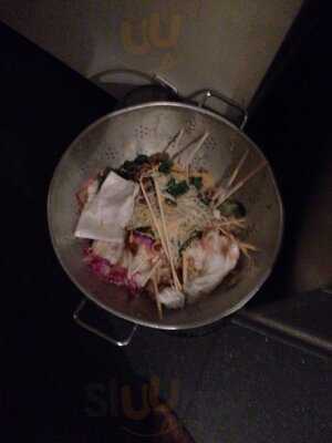 Chi Noodles & Wine Bar