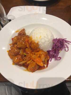 Chi Noodles & Wine Bar