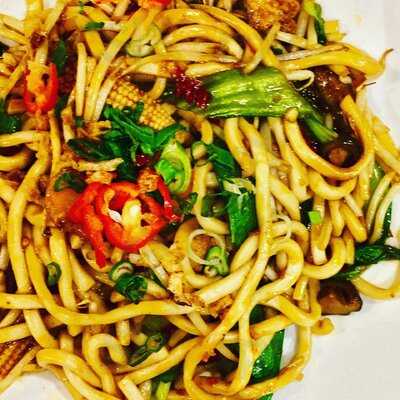 Chi Noodles & Wine Bar