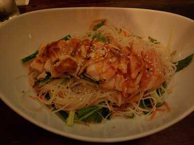 Chi Noodles & Wine Bar