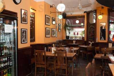 Stringray Globe Cafe, Bar And Pizzeria