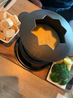 Suburb Sw11 Bar & Dining