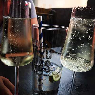 Suburb Sw11 Bar & Dining