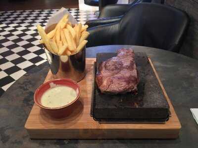 Suburb Sw11 Bar & Dining