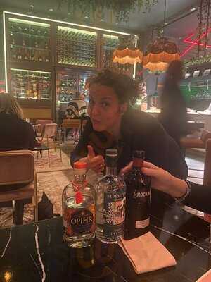 Ga Kingsx - Bar & Kitchen