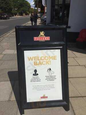 The Red Lion, Barnes