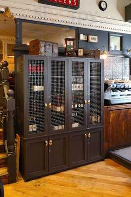 The Mad Bishop & Bear, Paddington