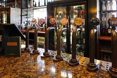 The Mad Bishop & Bear, Paddington