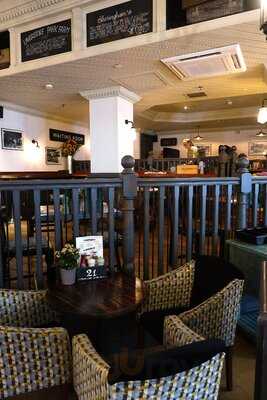 The Mad Bishop & Bear, Paddington