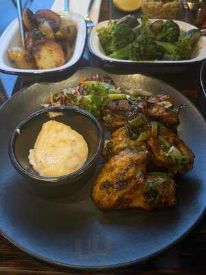 Park's Edge Bar And Kitchen