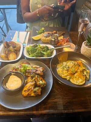 Park's Edge Bar And Kitchen