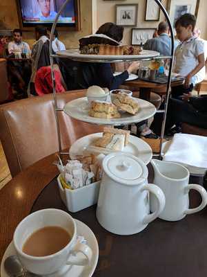 Sherlock's Bar And Grill