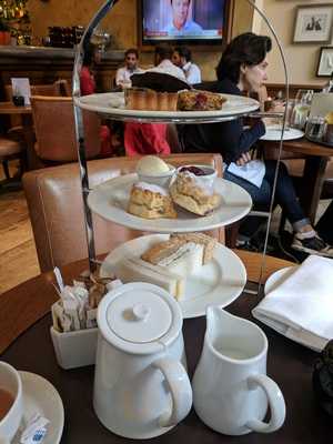 Sherlock's Bar And Grill