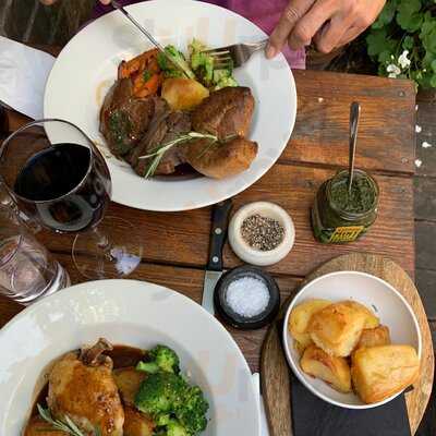 Metro Garden Restaurant & Bar