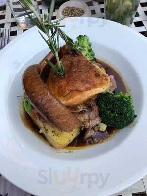 Metro Garden Restaurant & Bar