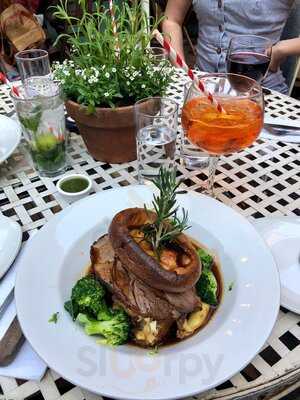 Metro Garden Restaurant & Bar