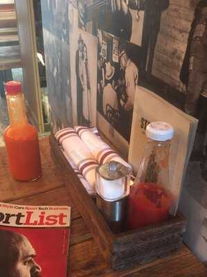 Stagolee's Hot Chicken & Liquor Joint