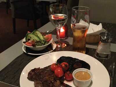 The Upper Deck Restaurant & Bar At The Novotel London Excel