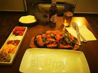 El Chicos Mexican Cantina