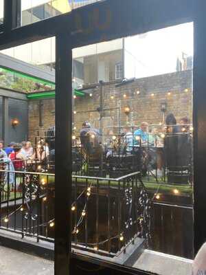 Bunch Of Grapes (london Bridge)