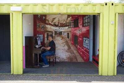 Moka East Cafe At The View Tube