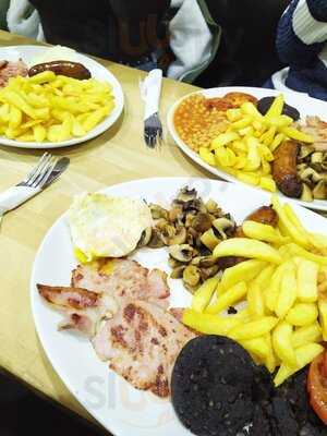 Giggling Sausage Cafe