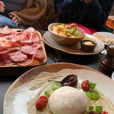 Lume Restaurant And Wine Shop