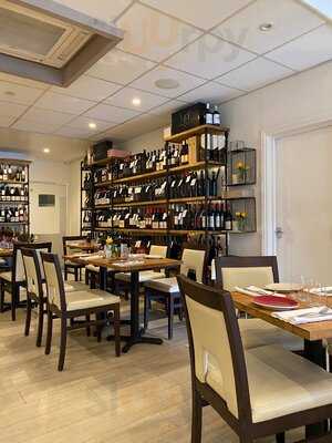 Lume Restaurant And Wine Shop
