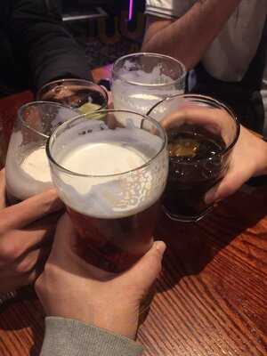 The Red Lion & Pineapple