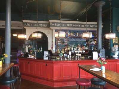 The Hens And Chicken Theatre Bar