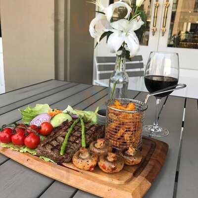 Lion & Key Cafe Bar Grill