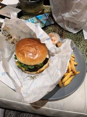 Amigos Burgers & Shakes-acton