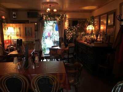 Le Quecumbar & Brasserie